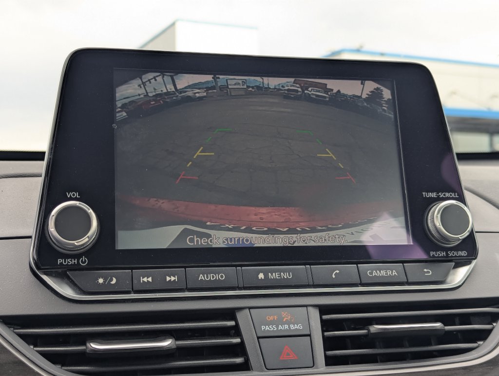 Used 2025 Nissan Altima 2.5 SV FWD image 14