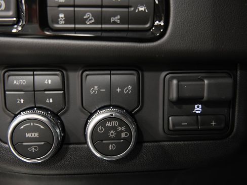 New 2026 GMC Yukon XL AT4 w/ AT4 Premium Plus Package AWD/4WD image 36