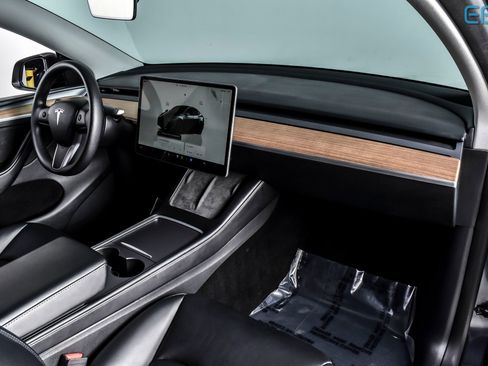 Used 2024 Tesla Model Y Performance image 21