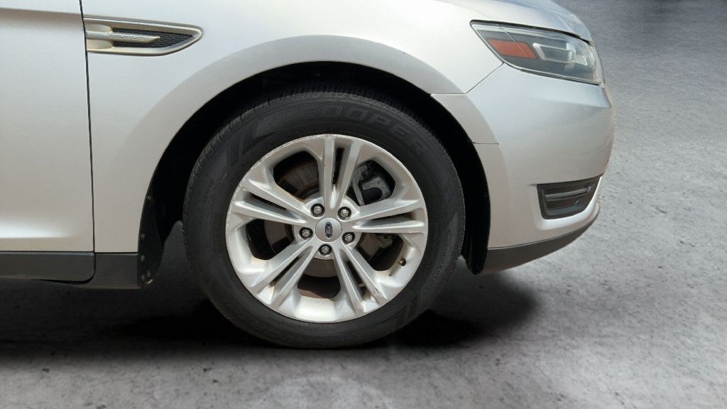 Used 2016 Ford Taurus SEL FWD image 21