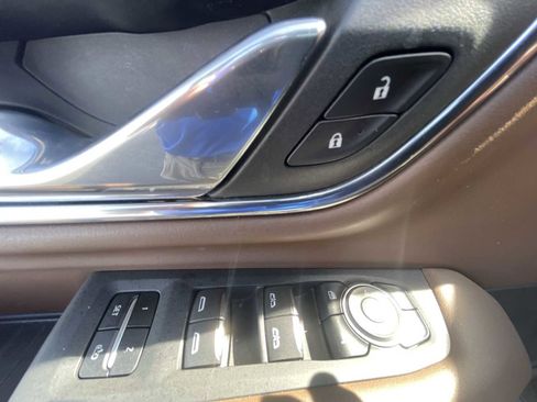 Certified 2023 Chevrolet Suburban High Country image 23