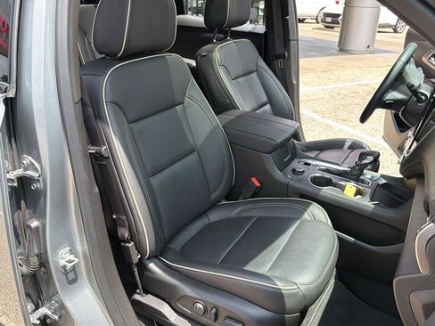 Used 2023 Chevrolet Traverse Premier w/ Redline Edition FWD image 19