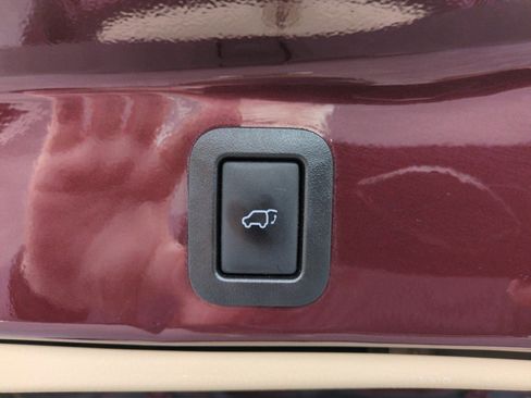 Used 2019 Toyota Highlander XLE FWD image 41