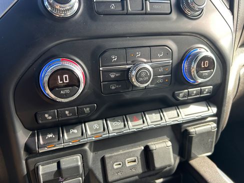 Used 2019 GMC Sierra 1500 SLT image 18