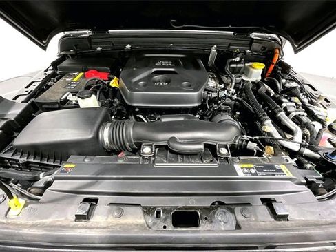 Used 2021 Jeep Wrangler Unlimited Sahara image 9