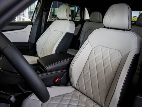 New 2026 Volkswagen Atlas Cross Sport SEL Premium R-Line AWD/4WD image 29