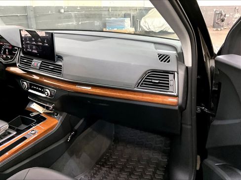 Used 2023 Audi Q5 2.0T Premium Plus AWD/4WD image 18