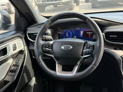 Used 2023 Ford Explorer Platinum w/ Technology Package AWD/4WD image 16