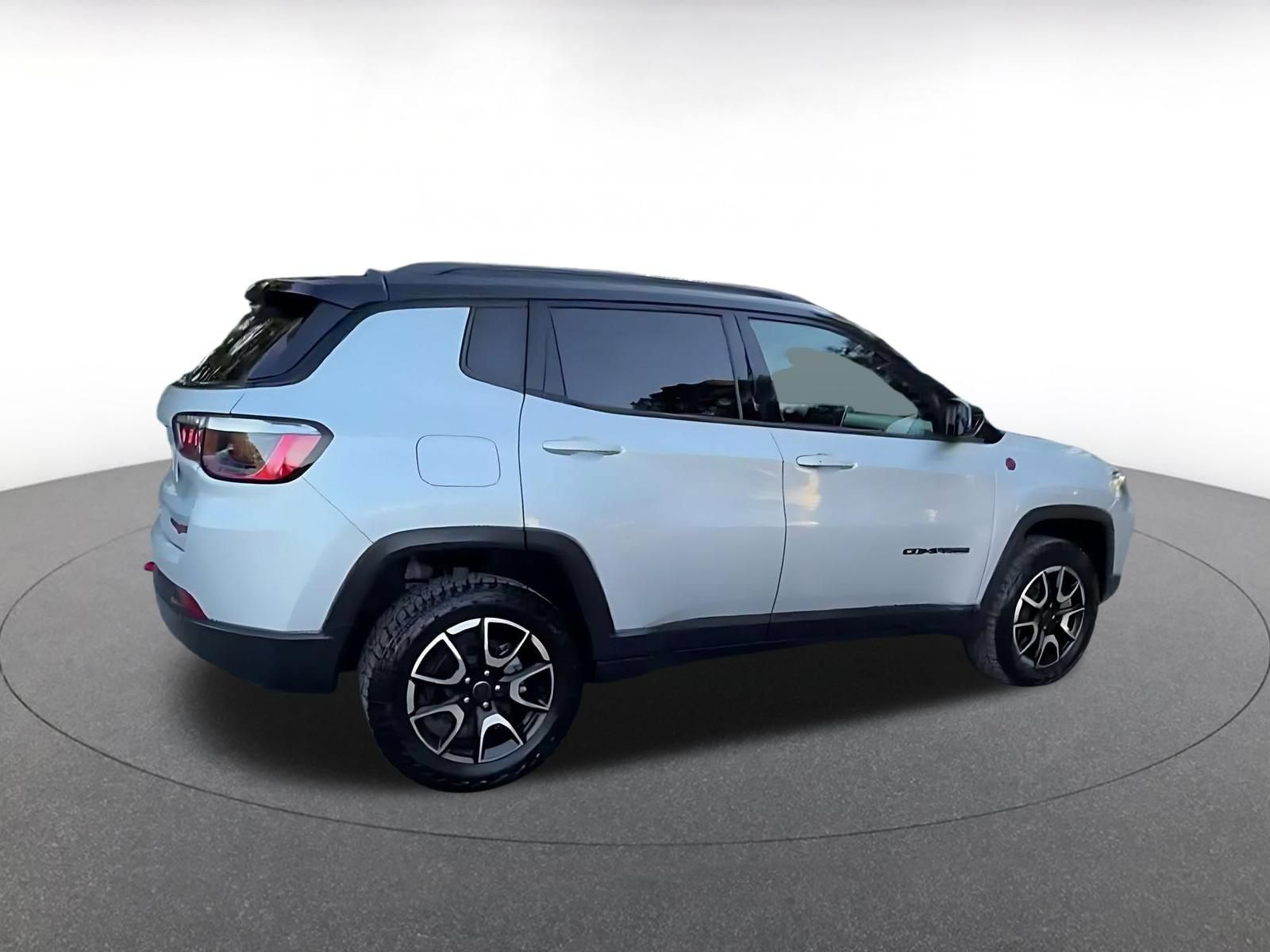 Used 2025 Jeep Compass Trailhawk AWD/4WD image 14