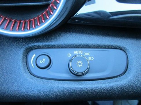 Certified 2024 Chevrolet Trax RS image 12