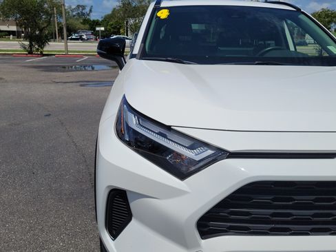 Used 2024 Toyota RAV4 XLE AWD/4WD image 7