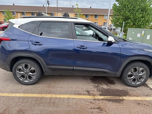 Used 2024 Kia Seltos S AWD/4WD image 3