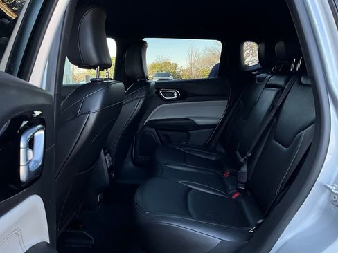 Used 2025 Jeep Compass Limited image 12
