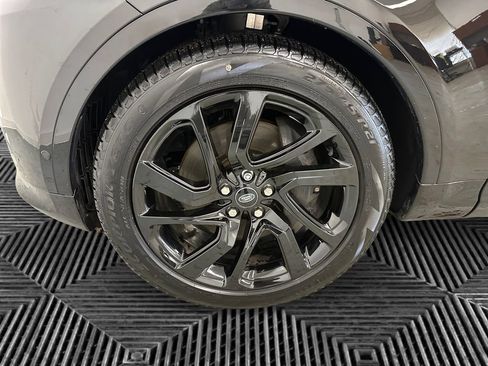 Used 2024 Land Rover Discovery Dynamic SE image 14