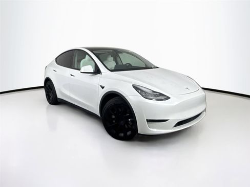 Used 2021 Tesla Model Y Long Range image 8
