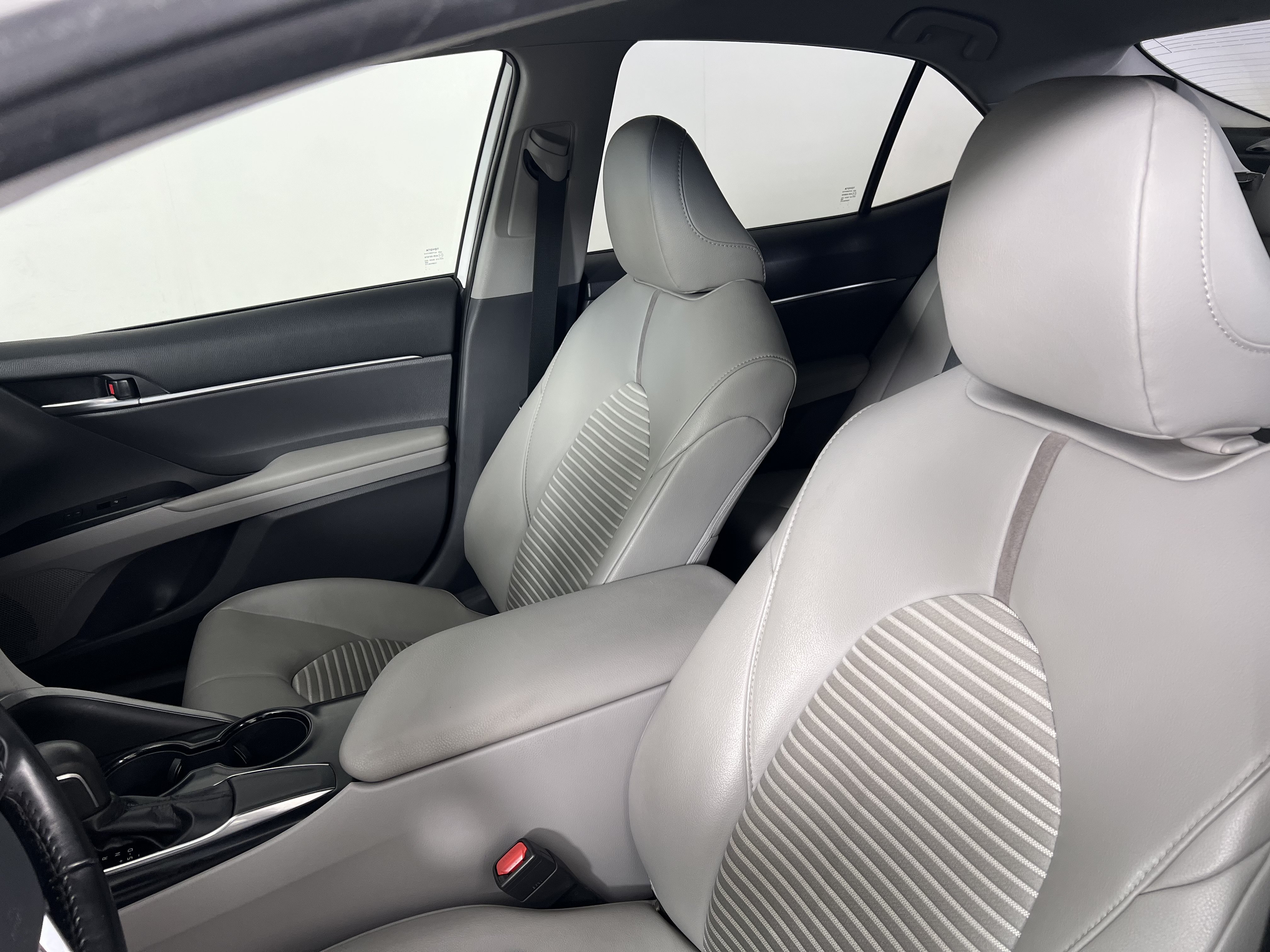 Used 2019 Toyota Camry SE FWD image 16