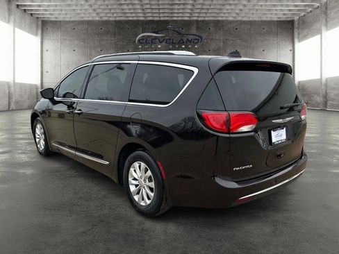 Used 2018 Chrysler Pacifica Touring-L image 5