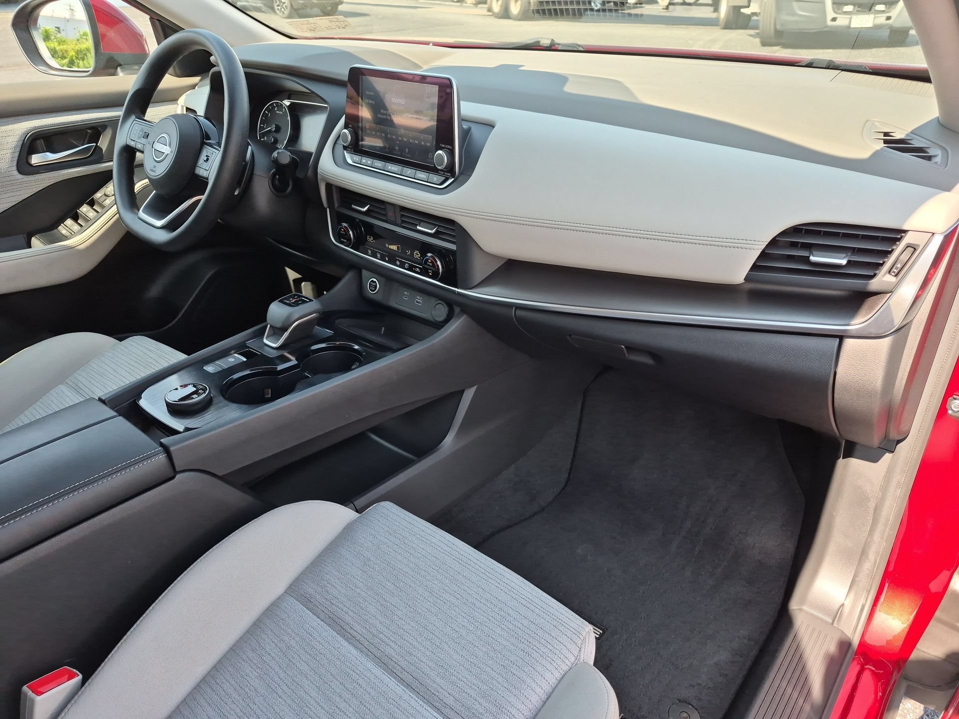 Used 2023 Nissan Rogue SV AWD/4WD image 28