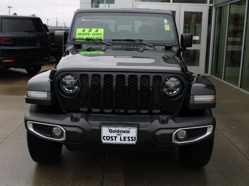 Used 2022 Jeep Gladiator Sport image 2