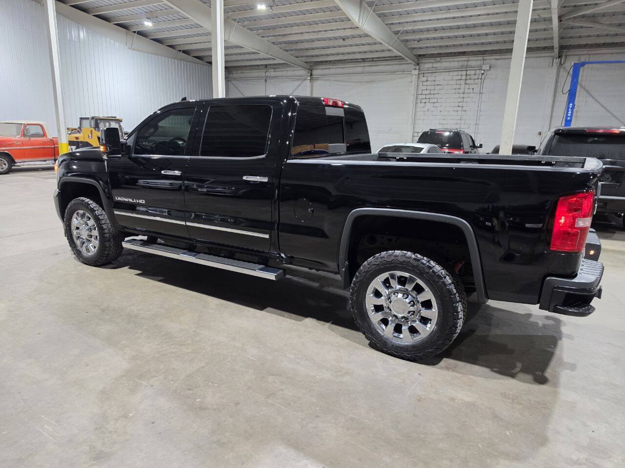 Used 2016 GMC Sierra 2500 Denali w/ Duramax Plus Package AWD/4WD image 9