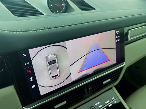 Certified 2022 Porsche Cayenne S Platinum AWD/4WD image 18
