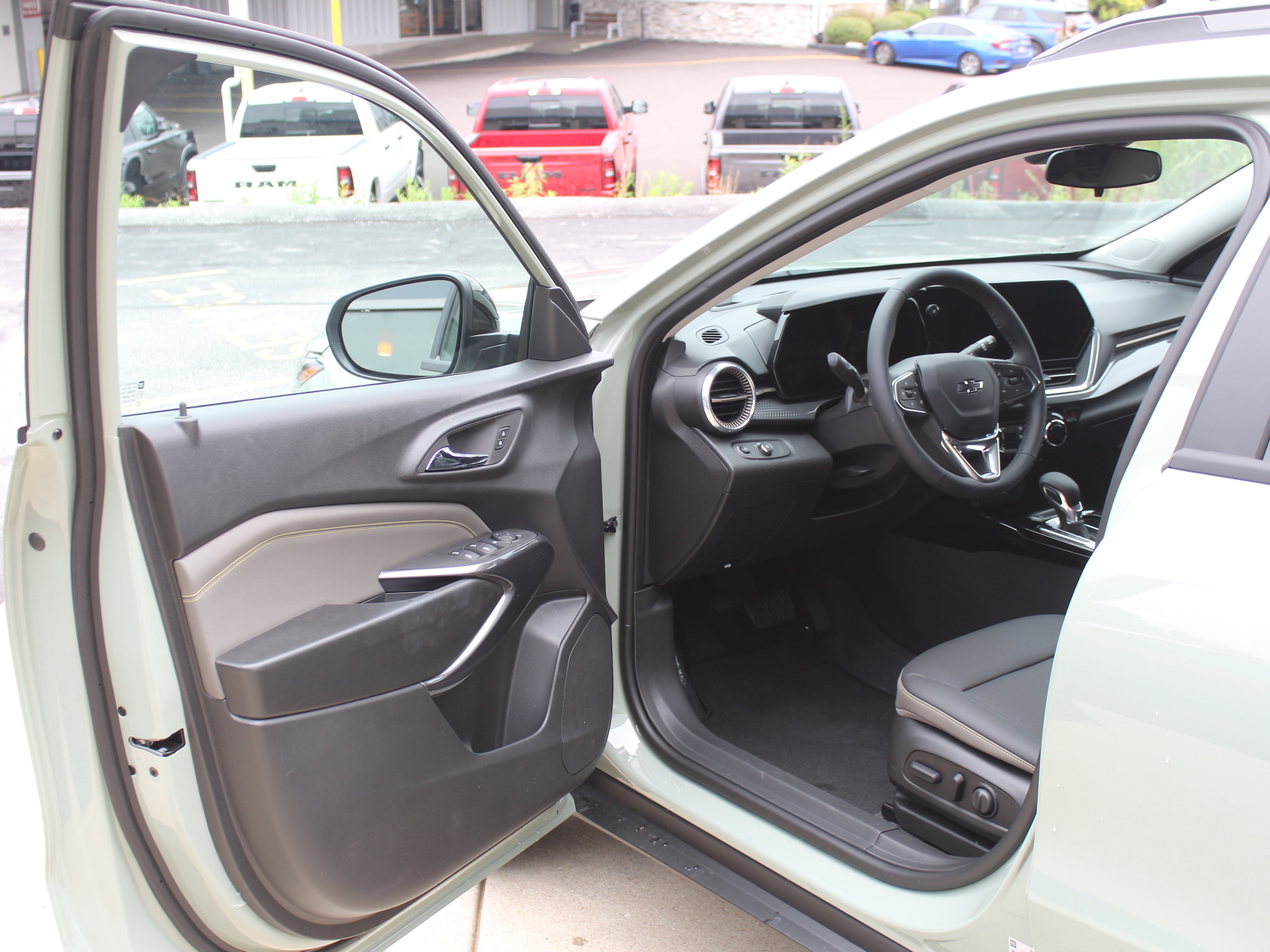 New 2026 Chevrolet Trax ACTIV w/ Driver Confidence Package FWD image 10