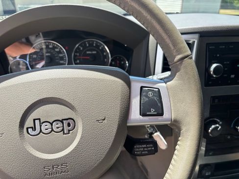 Used 2009 Jeep Grand Cherokee Laredo AWD/4WD image 26