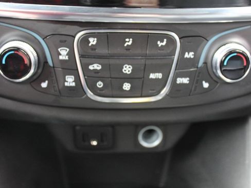 Used 2023 Chevrolet Traverse LT AWD/4WD image 14