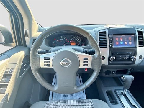 Used 2019 Nissan Frontier SV image 12