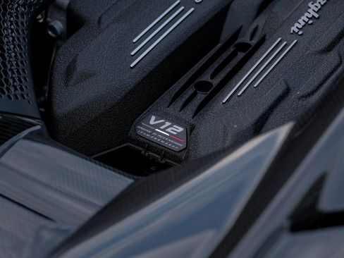 Used 2025 Lamborghini Revuelto image 57