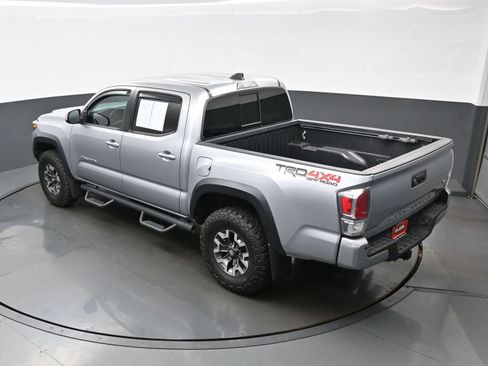 Used 2020 Toyota Tacoma TRD Off-Road w/ Technology Package AWD/4WD image 38