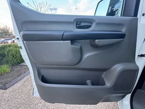 Used 2020 Nissan NV 3500 SL image 22