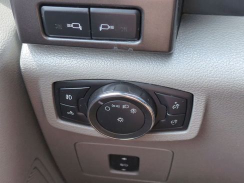 Used 2017 Ford F150 XLT w/ Equipment Group 302A Luxury AWD/4WD image 27