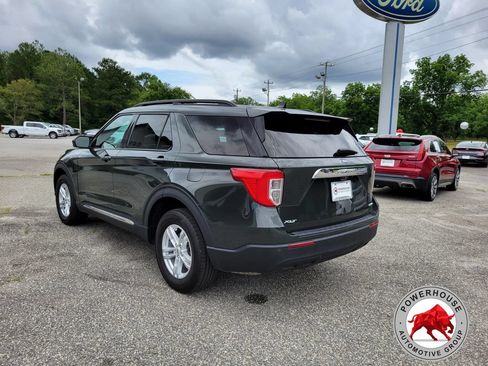 Used 2023 Ford Explorer XLT AWD/4WD image 3