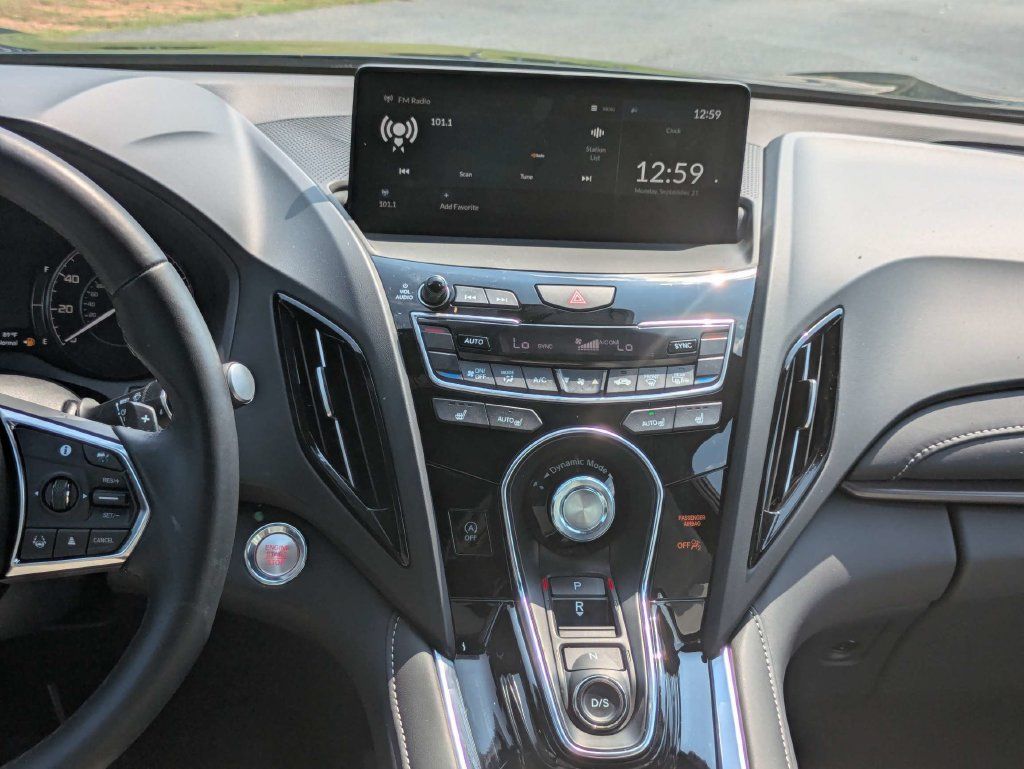 Used 2025 Acura RDX SH-AWD image 18