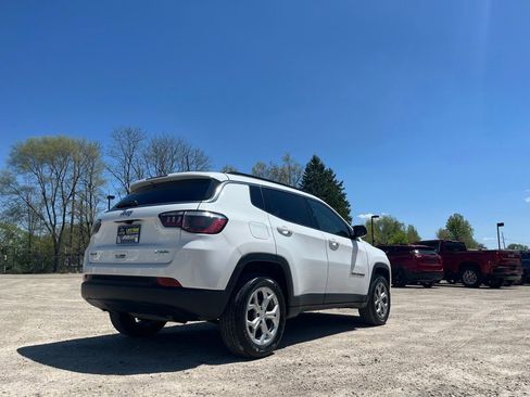 Used 2024 Jeep Compass Latitude AWD/4WD image 7