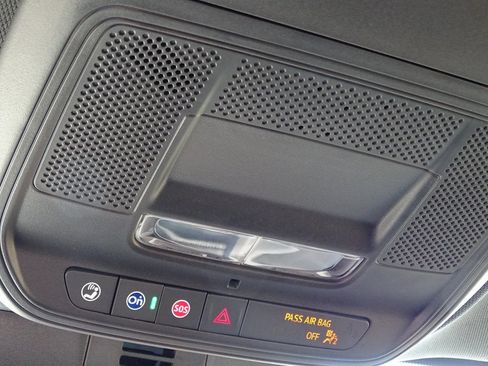 Used 2025 GMC Acadia Elevation image 36