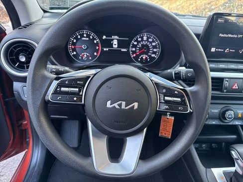 Used 2022 Kia Forte LXS image 13