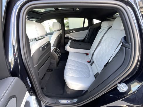 Certified 2024 BMW X6 xDrive40i w/ Premium Package image 28