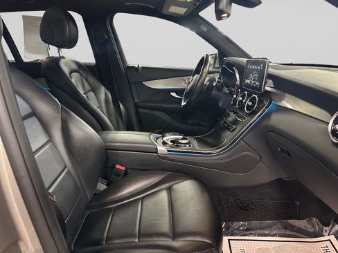 Used 2019 Mercedes-Benz GLC 300 4MATIC w/ Multimedia Package image 24