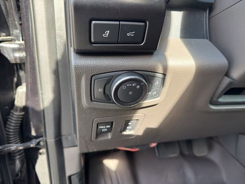 Used 2020 Ford Expedition Limited RWD image 11