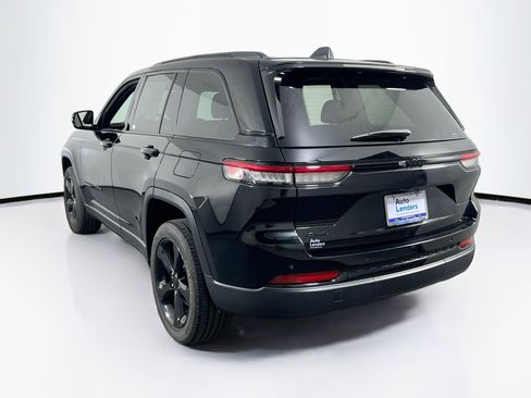 Used 2023 Jeep Grand Cherokee Altitude image 7