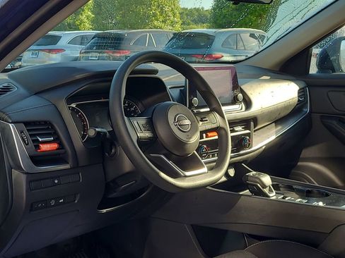 Used 2024 Nissan Rogue SV FWD image 10