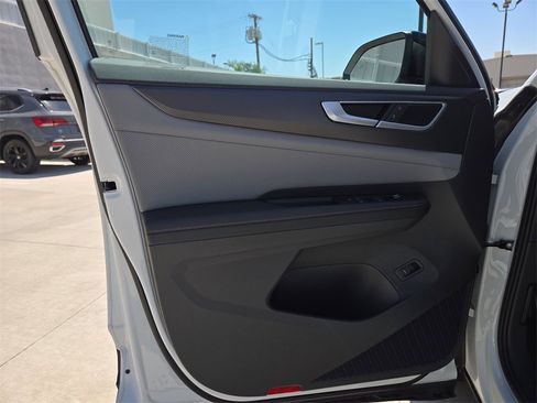 New 2025 Volkswagen Atlas Peak Edition SE image 17