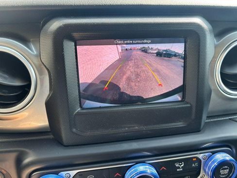 Used 2021 Jeep Wrangler Unlimited Sahara AWD/4WD image 24