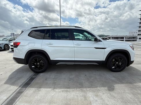 New 2026 Volkswagen Atlas Peak Edition image 8