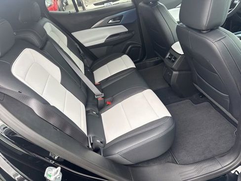New 2025 Chevrolet Equinox EV LT w/ Convenience Package II FWD image 26