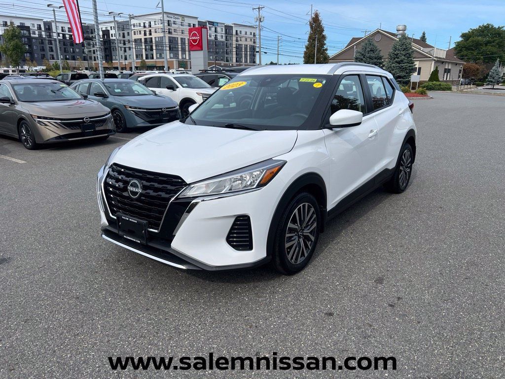Used 2023 Nissan Kicks SV FWD image 3