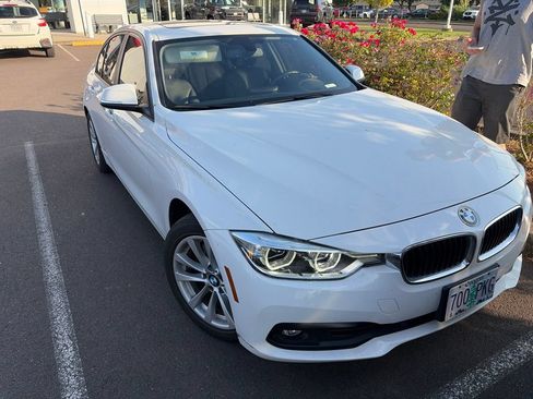 Used 2018 BMW 320i Sedan w/ Convenience Package RWD image 1