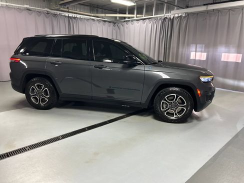 Used 2024 Jeep Grand Cherokee Trailhawk w/ Advanced Protech Group II AWD/4WD image 8